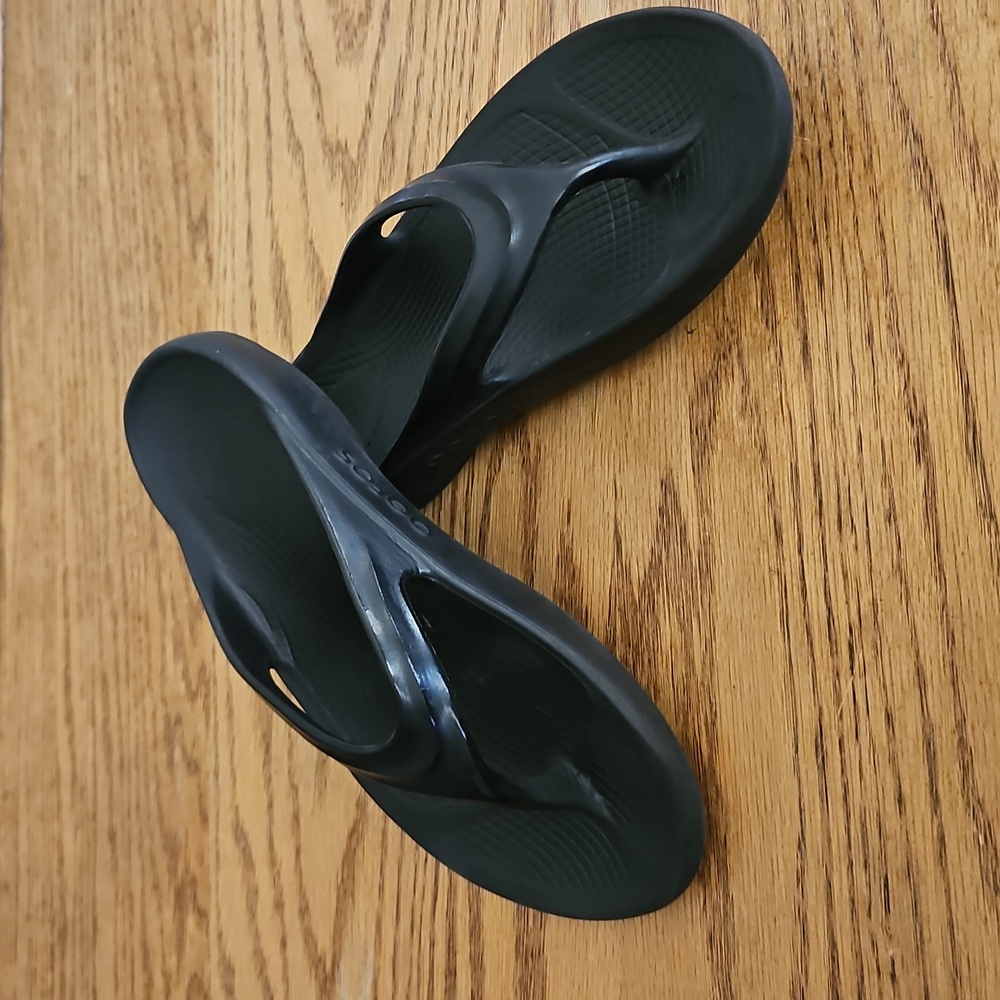 OOFOS OOlala BLACK Thong Sandals Recovery Flip Flops Comfort Womens 7
